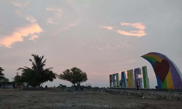 Pantai Pelangi