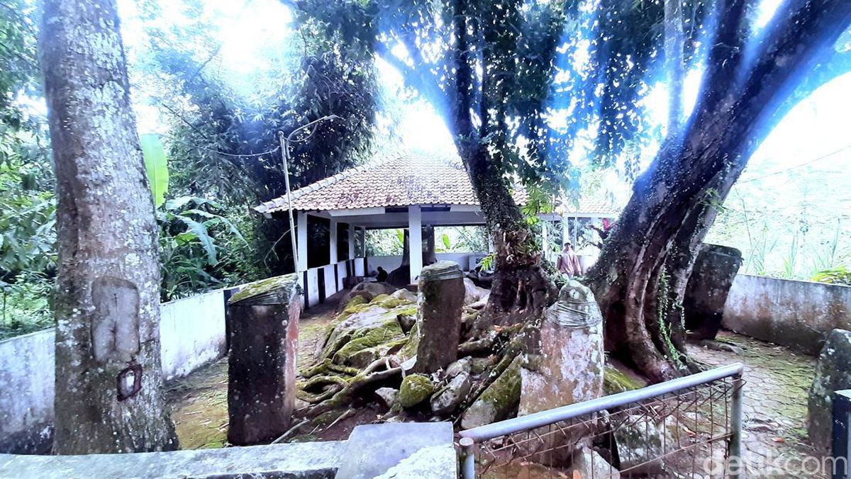Makam Raden Anom Wirasuta
